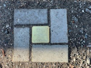 Mehr über den Artikel erfahren Einweihung Stolperstein Herrmann Saalfeld
